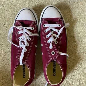 Maroon converse!!